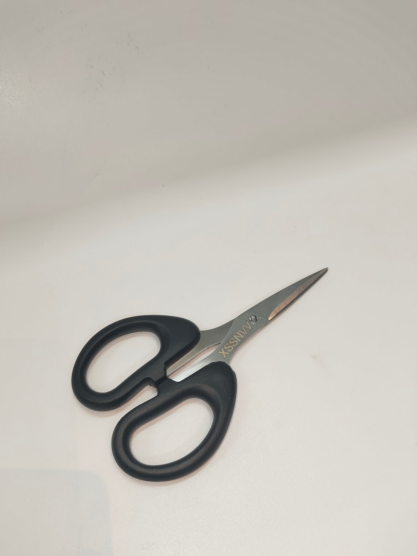 XSSNVV Durable stainless steel scissors , 200 Grams